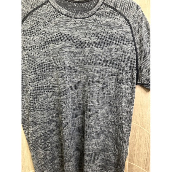 Lululemon Vent Tech Short Sleeve Shirt‎ Mens XL Grey Camo Athletic Fit Quick Dry - Picture 6 of 12